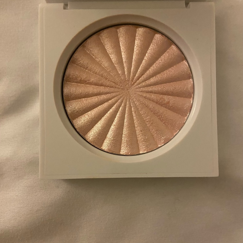 OFRA HIGHLIGHTER. PILLOW TALK.